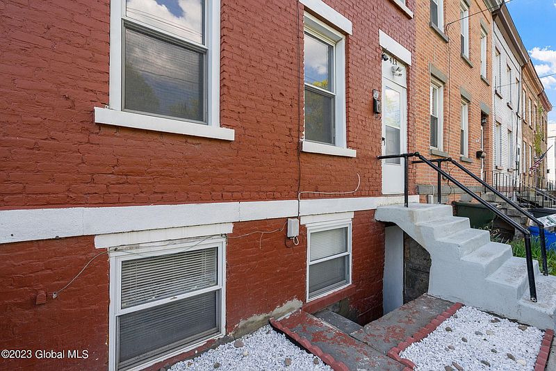 3rd image of 413 Broadway