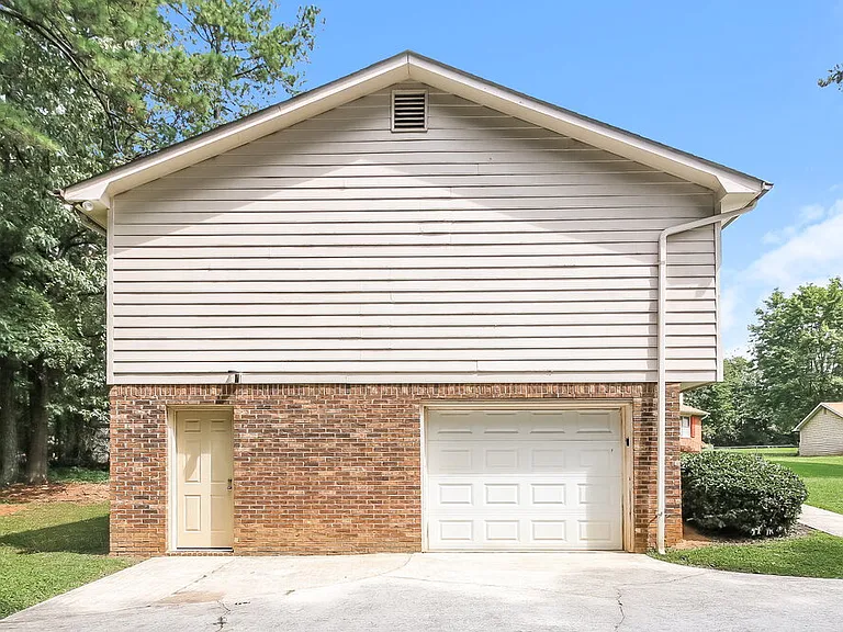 80 Belmont Park Ln — Photo 15