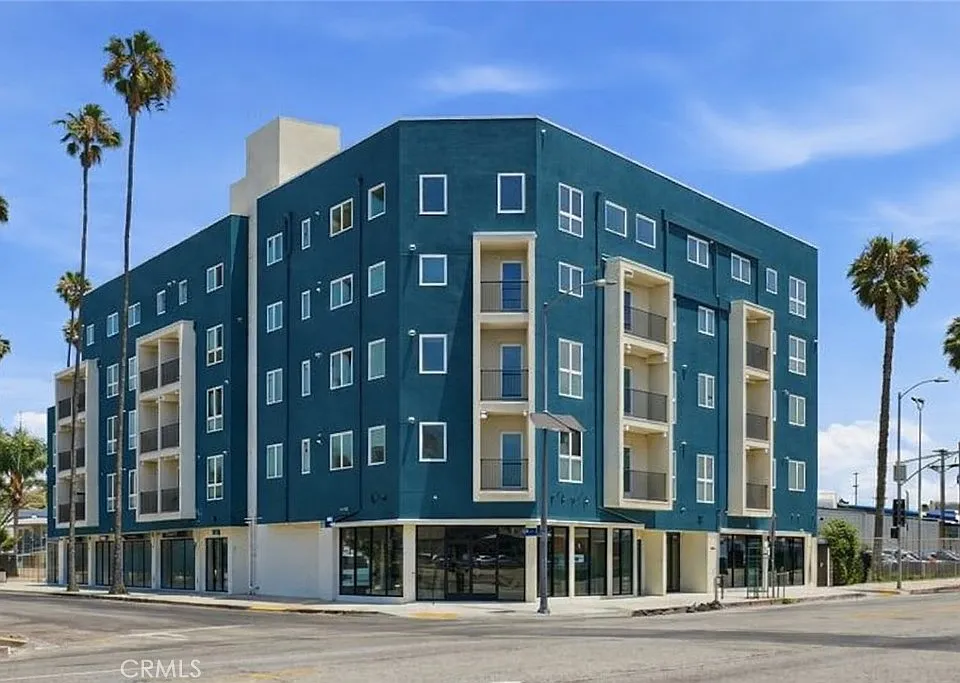 1818 S Norton Ave #206