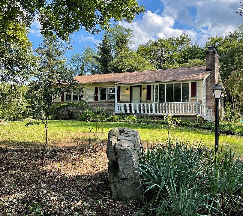 1st image of 104 Linden Ln