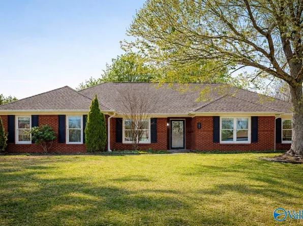 124 Derwent Ln NW, Huntsville, AL 35810