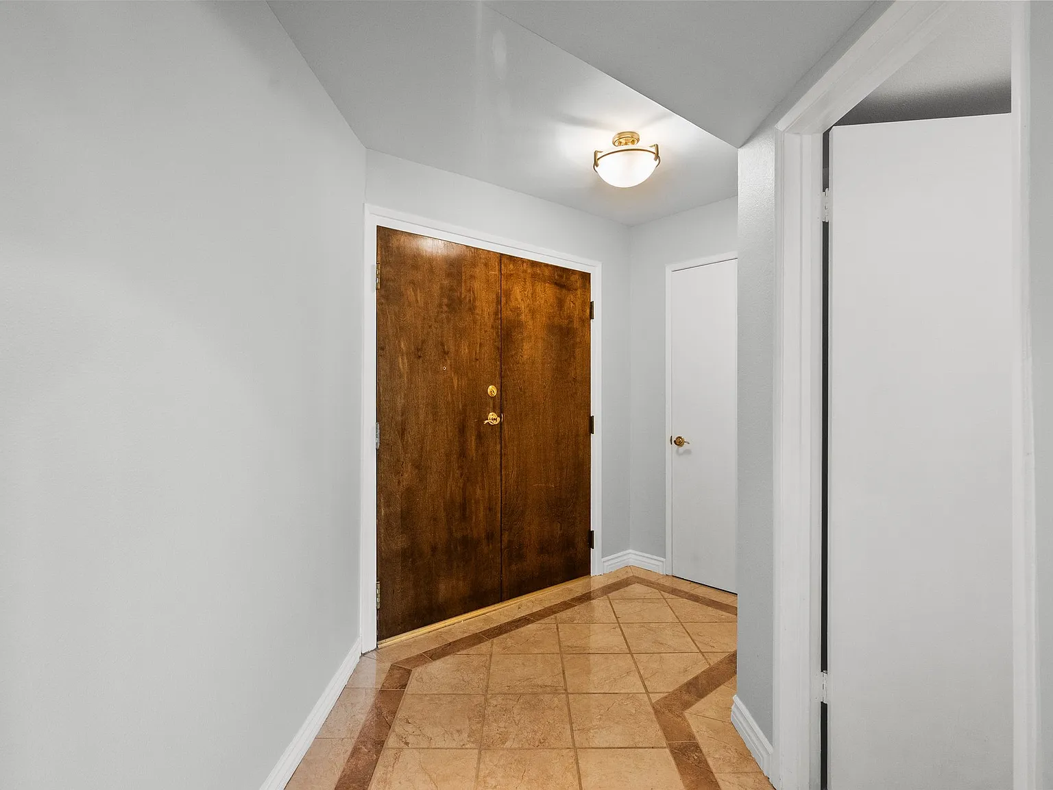 3 bed, 2.5 bath, 1671 sqft, $4,995 — Photo 2