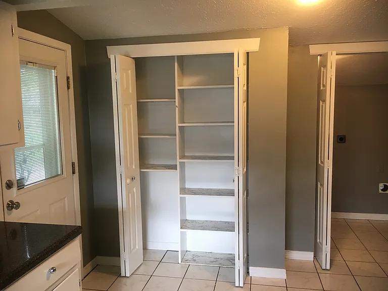 2308 Meadowbrook St — Photo 3