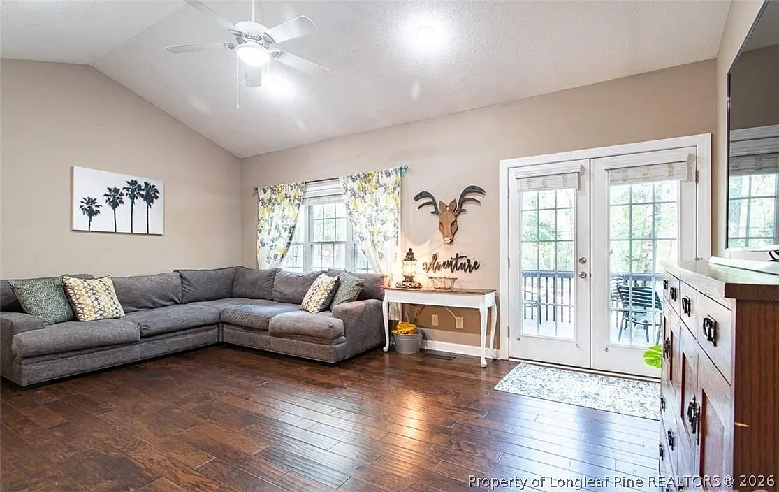 3 bed, 2.0 bath, 1350 sqft, $1,850 — Photo 3