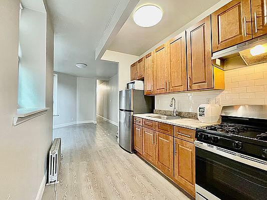3rd image of 118 W 139th St #5W
