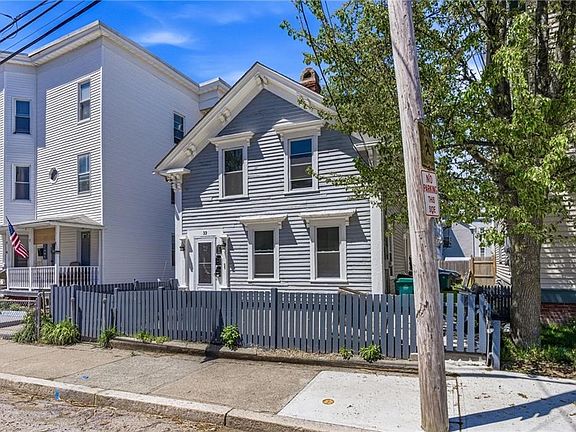3rd image of 33 Pleasant St