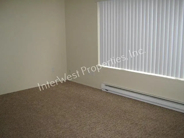1040 W Powell Blvd — Photo 8