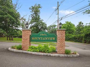 969 Sierra Vista Ln, Valley Cottage, NY 10989