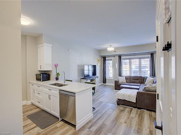 2nd image of 25 Murray Ct #1