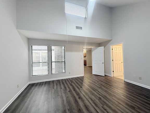 5th image of 118 Castlewood Ln
