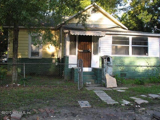 1st image of 1004 Grunthal St