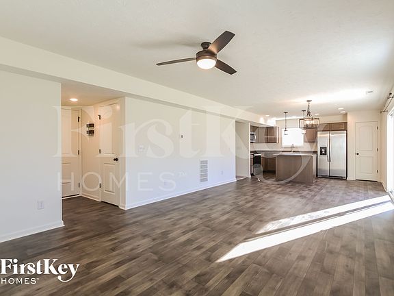 3rd image of 2914 Pointe Harbour Dr