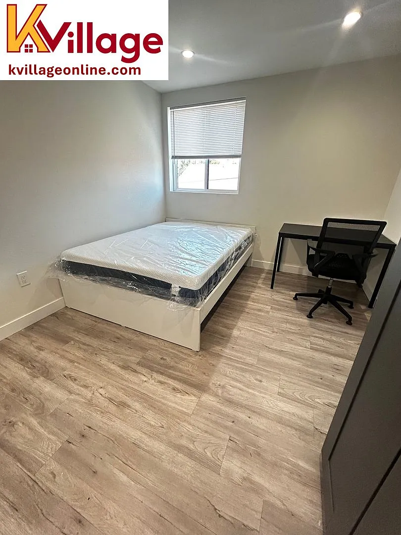 1528 W 36TH PL — Photo 2