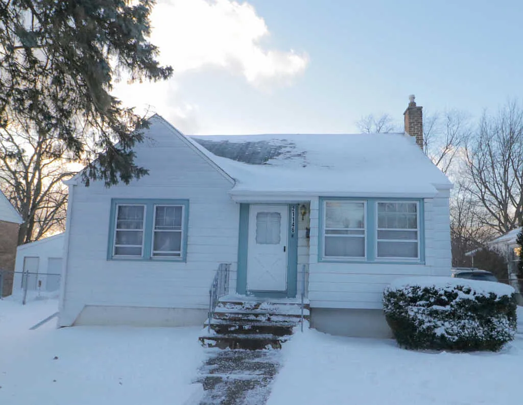 21146 Main St photo 1