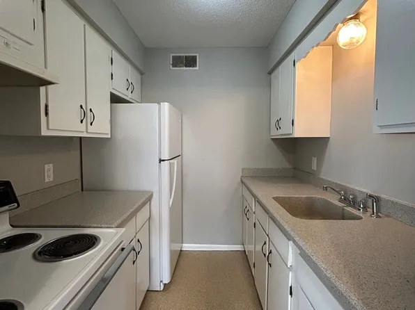 Eleganz Rentals (4623 N 56th Street), 4623 N 56th St APT 15, Omaha, NE 68104