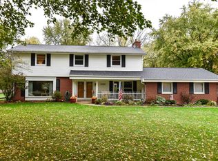 16300 Tomahawk Trl, Brookfield, WI 53005