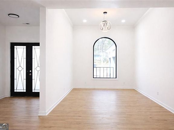 2nd image of 489 Lee Rd