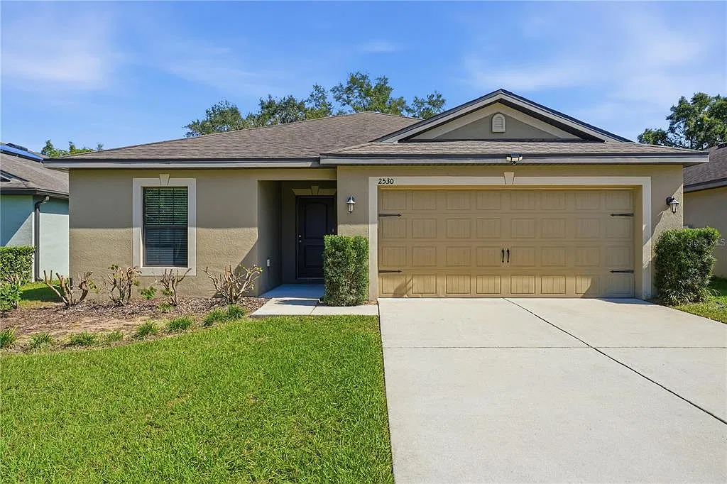 3 bed, 2.0 bath, 1483 sqft, $2,095 — Photo 1