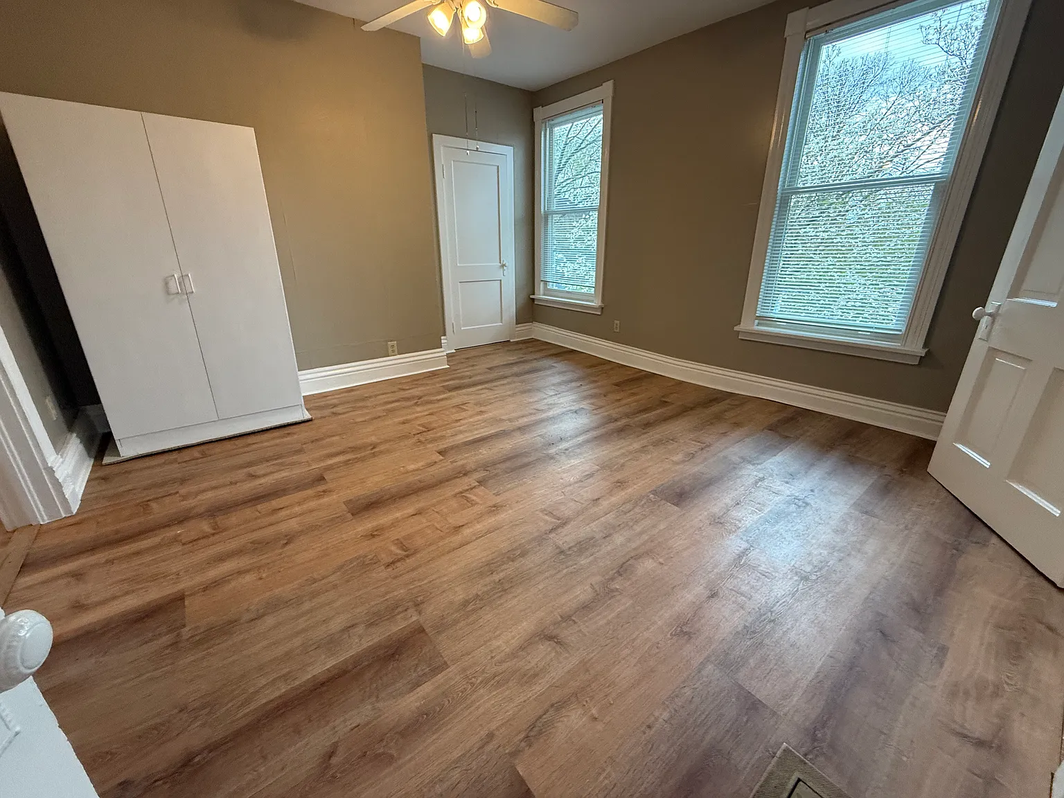 123 Waverly Ct — Photo 3