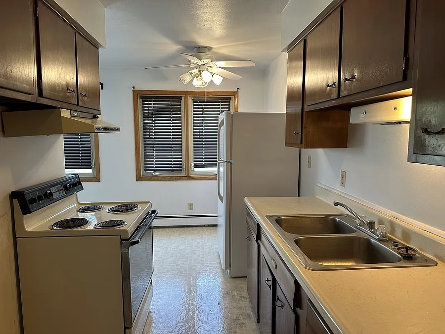 Virginian Apartments #9 — Photo 3