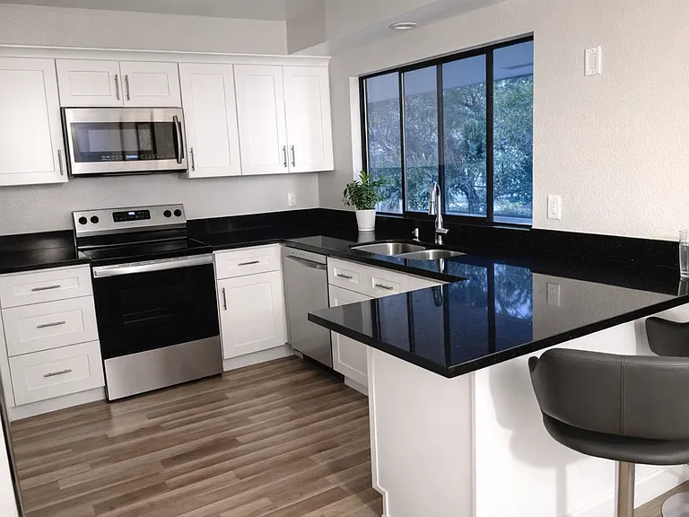 2537 Navarra Dr — Photo 10