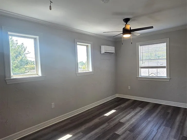 2740 Burlington Blvd — Photo 8
