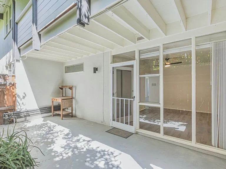 Montana Avenue Residences — Photo 18
