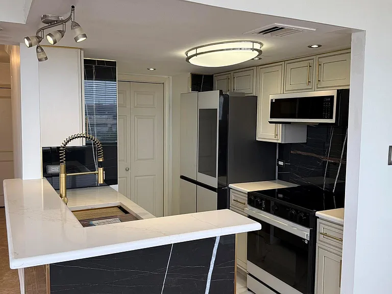 3525 Sage Rd #716 — Photo 6