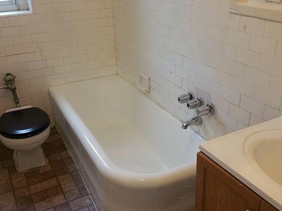 3rd image of 55 Sheridan Ave APT D44