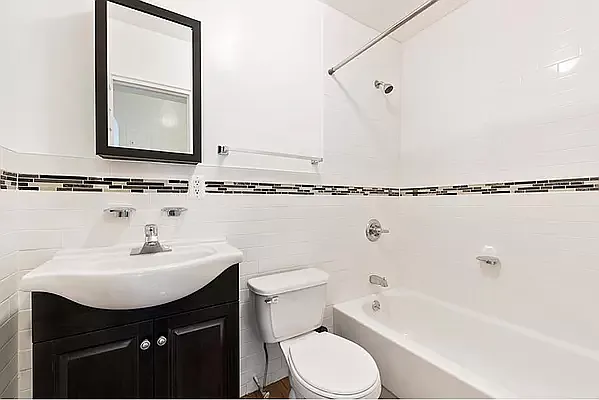 Rented by Coldwell Banker Warburg | media 4