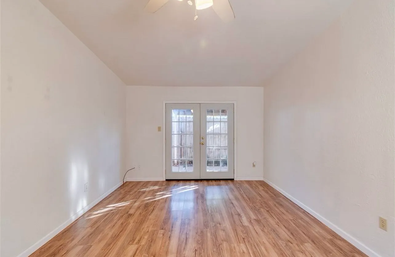 3 bed, 1100 sqft, $975 — Photo 4