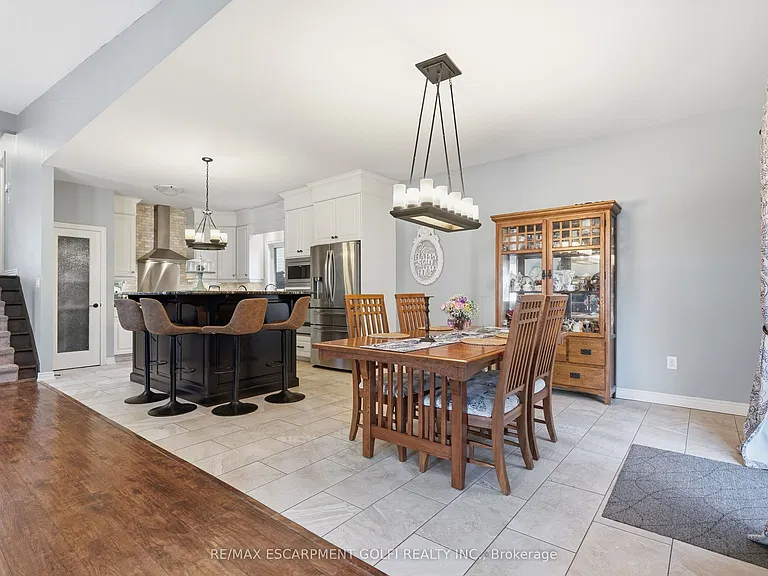 379 Michael Dr — Photo 5