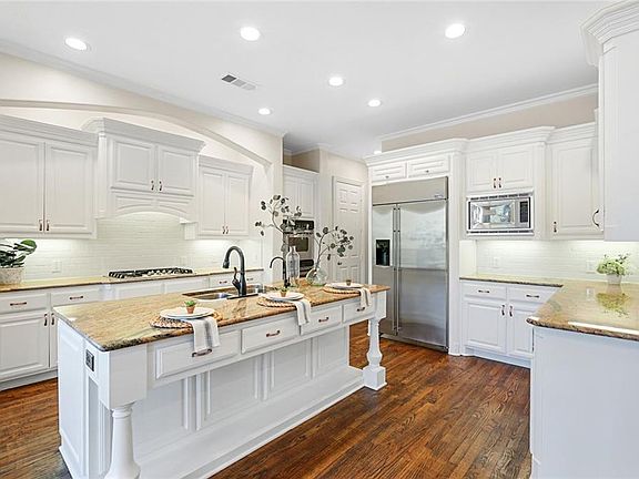 2nd image of 422 Copperfield St