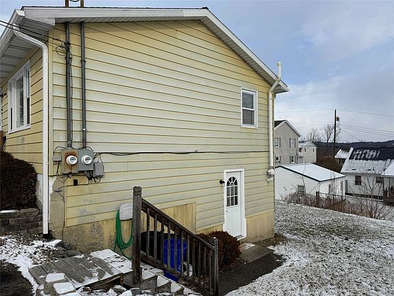 2nd image of 932 Squires Ave
