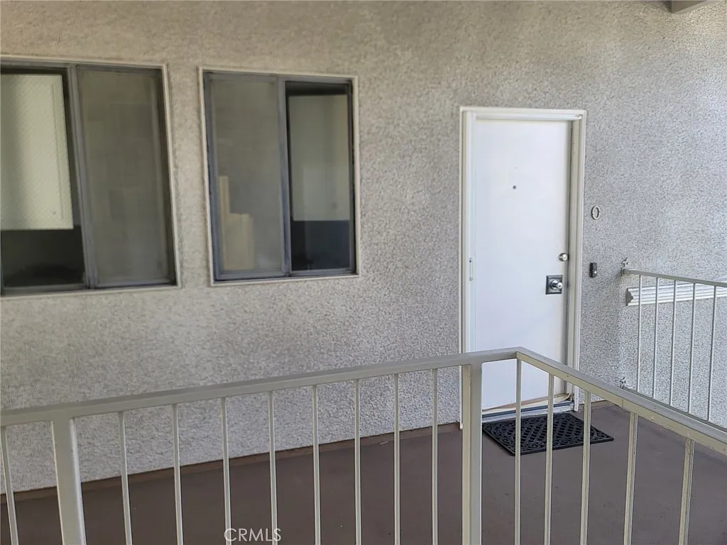 2 bed, 1040 sqft, $2,500 — Photo 2