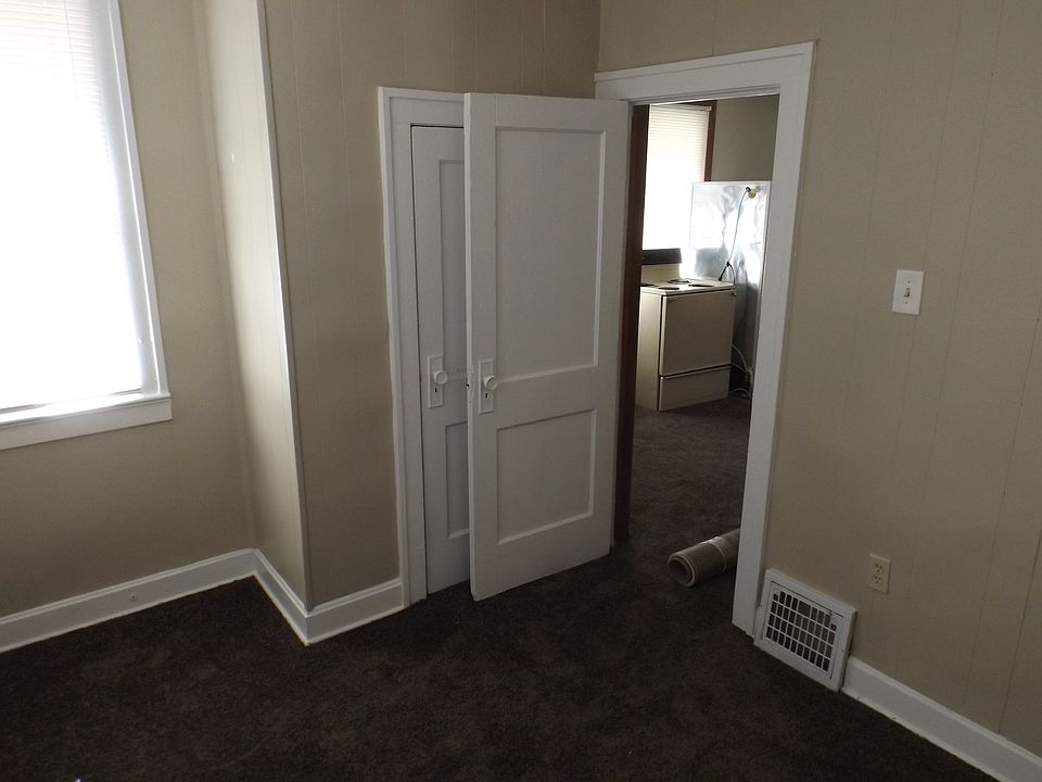 2nd image of 2449 Lister Ave