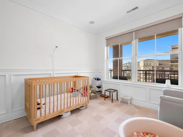 22 Avenue At Port Imperial image 18 of 31