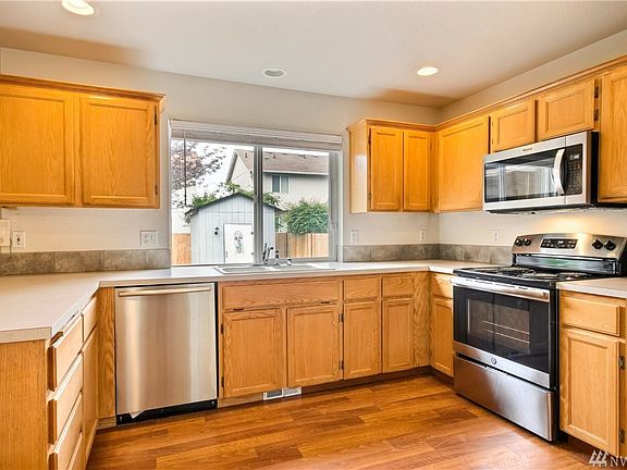 4th image of 9107 191st St E