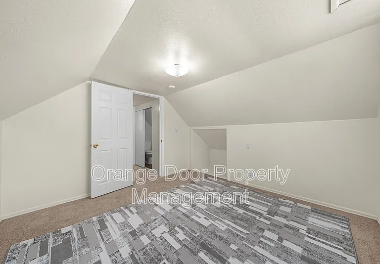 834 S 72nd St — Photo 21