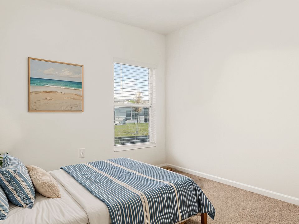1st image of 4928 Worchester Dr Room 2