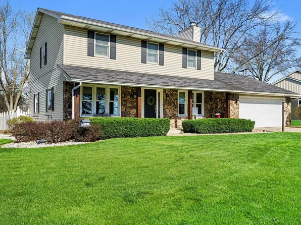 1056 Parkwood Dr, Nappanee, IN 46550