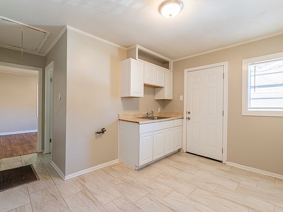 3rd image of 1677 Echles St