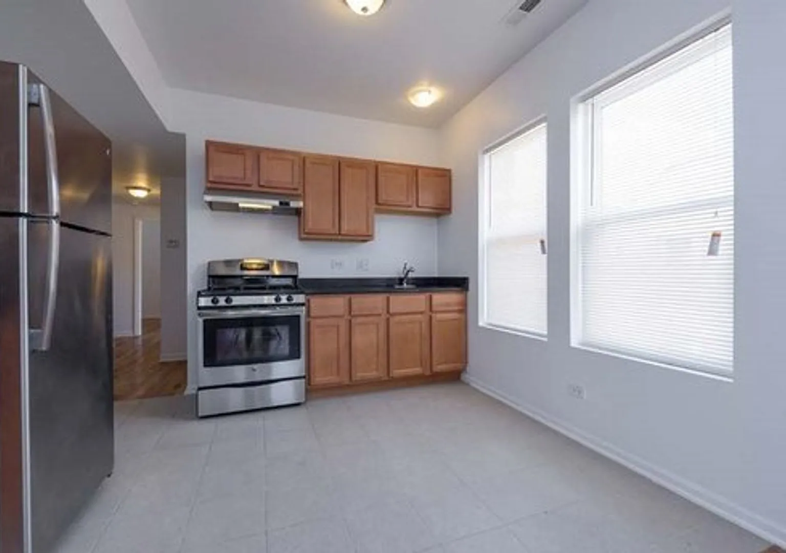 2 bed, 800 sqft, $1,550 — Photo 2