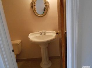 176 Jackson Ave, Syosset, NY 11791