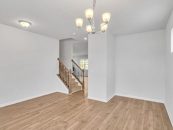 5th image of 75 Saturnia Ct