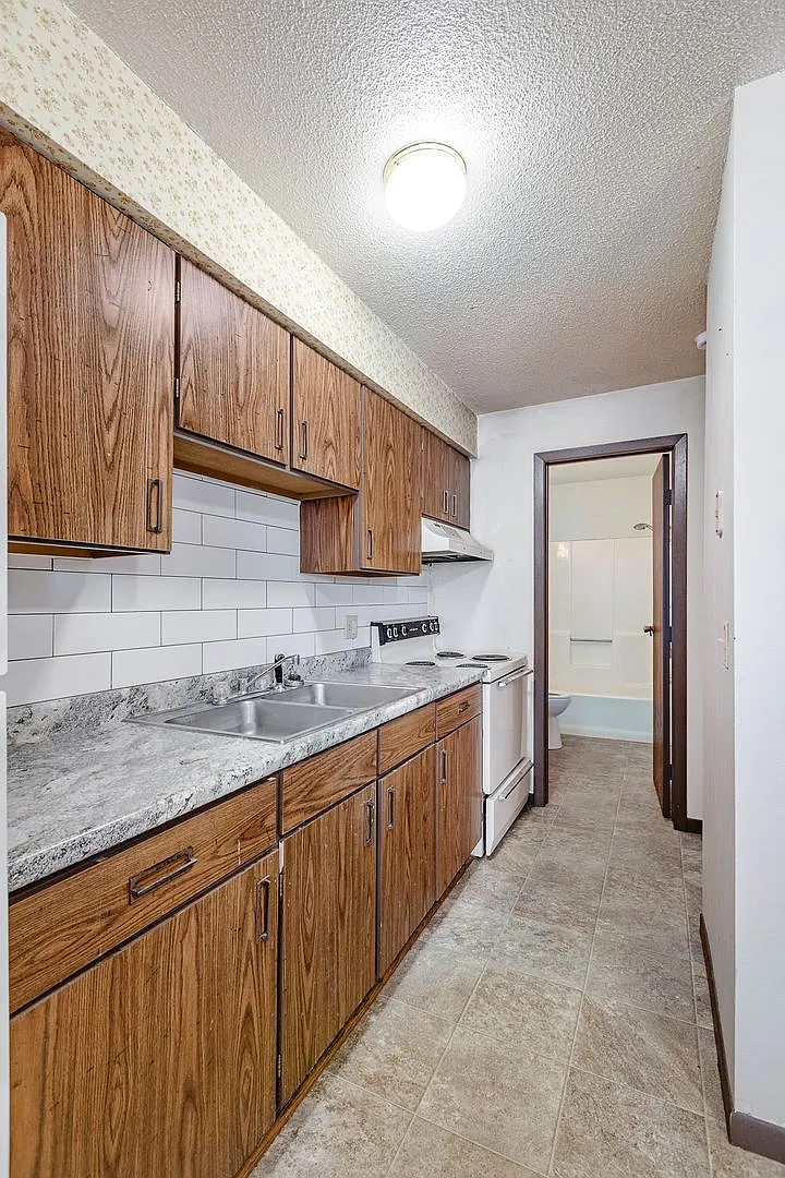 Plum Street Apartments — Photo 3