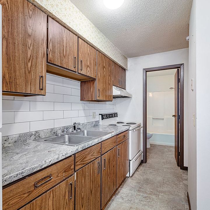 1st image of 375 Plum St NE #8