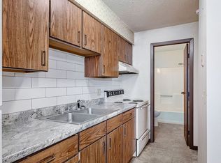 375 Plum St NE #8, New Albin, IA 52160