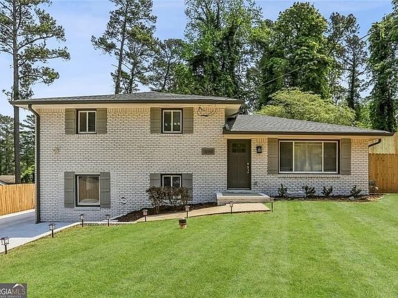 2nd image of 1888 La Mesa Ln