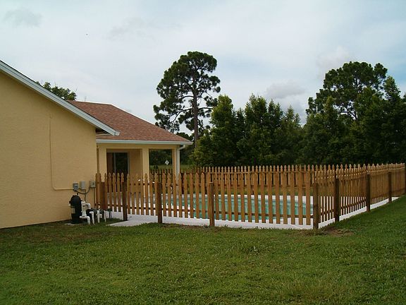4th image of 4542 SW Cacao St